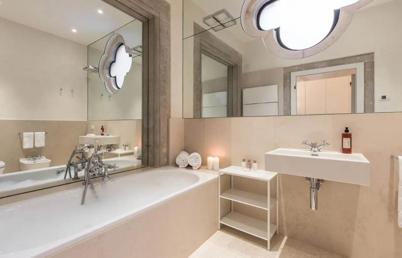Scaleter - A Fine Luxury Apartment In Palazzo With Canal View Venice