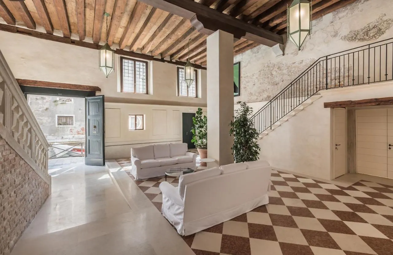 Scaleter - A Fine Luxury Apartment In Palazzo With Canal View Venice