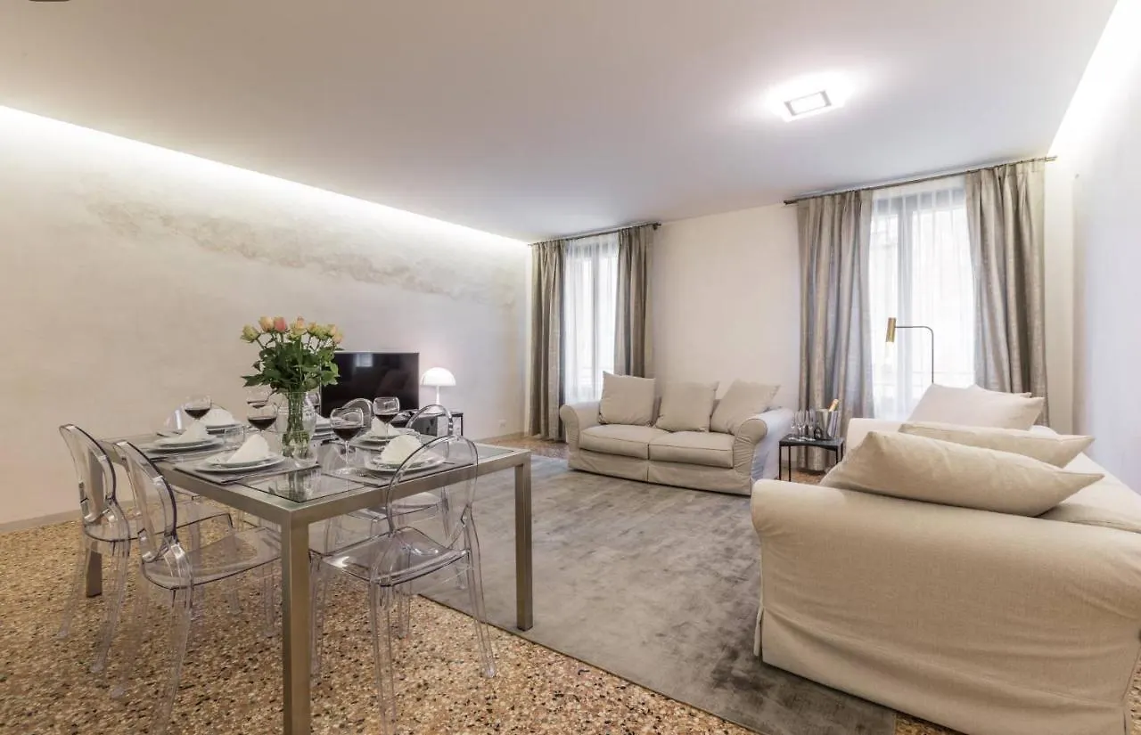 Scaleter - A Fine Luxury Apartment In Palazzo With Canal View Venice
