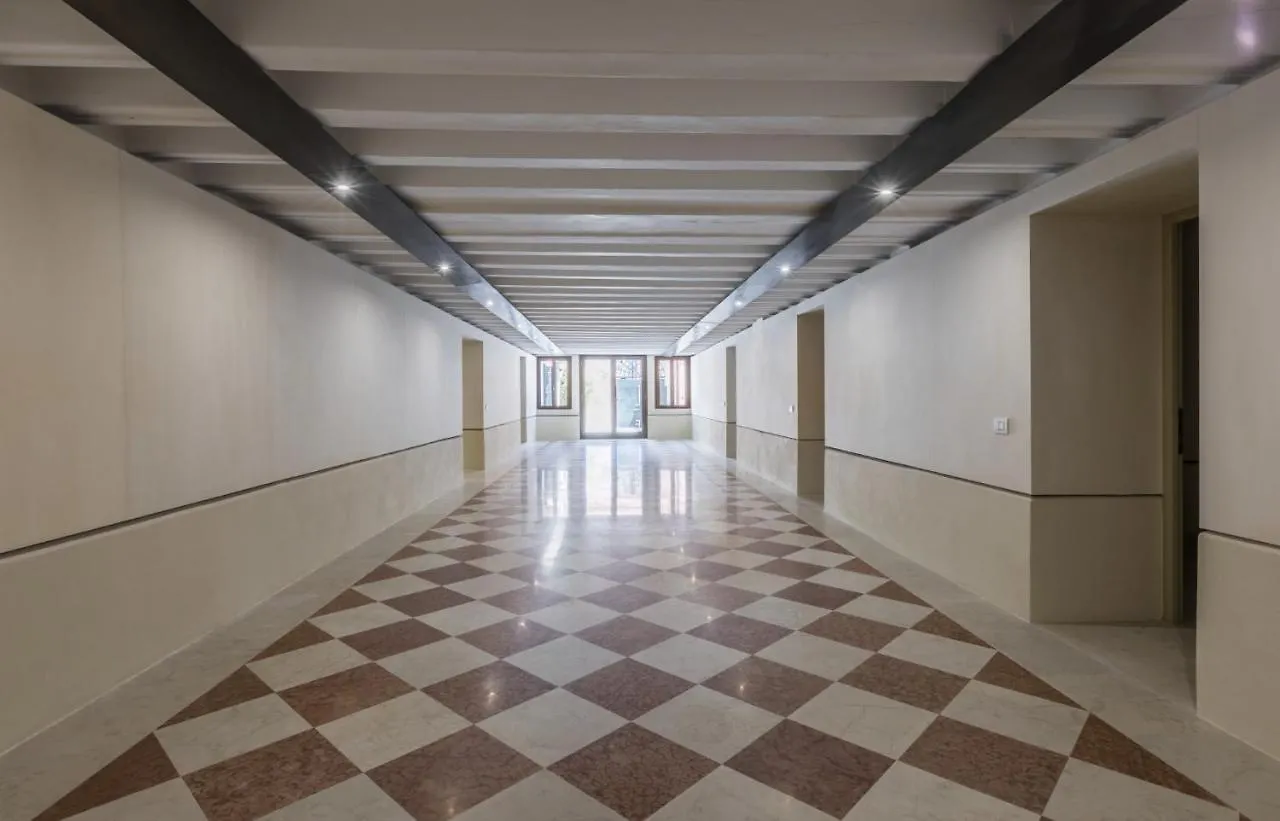 Scaleter - A Fine Luxury Apartment In Palazzo With Canal View Venice
