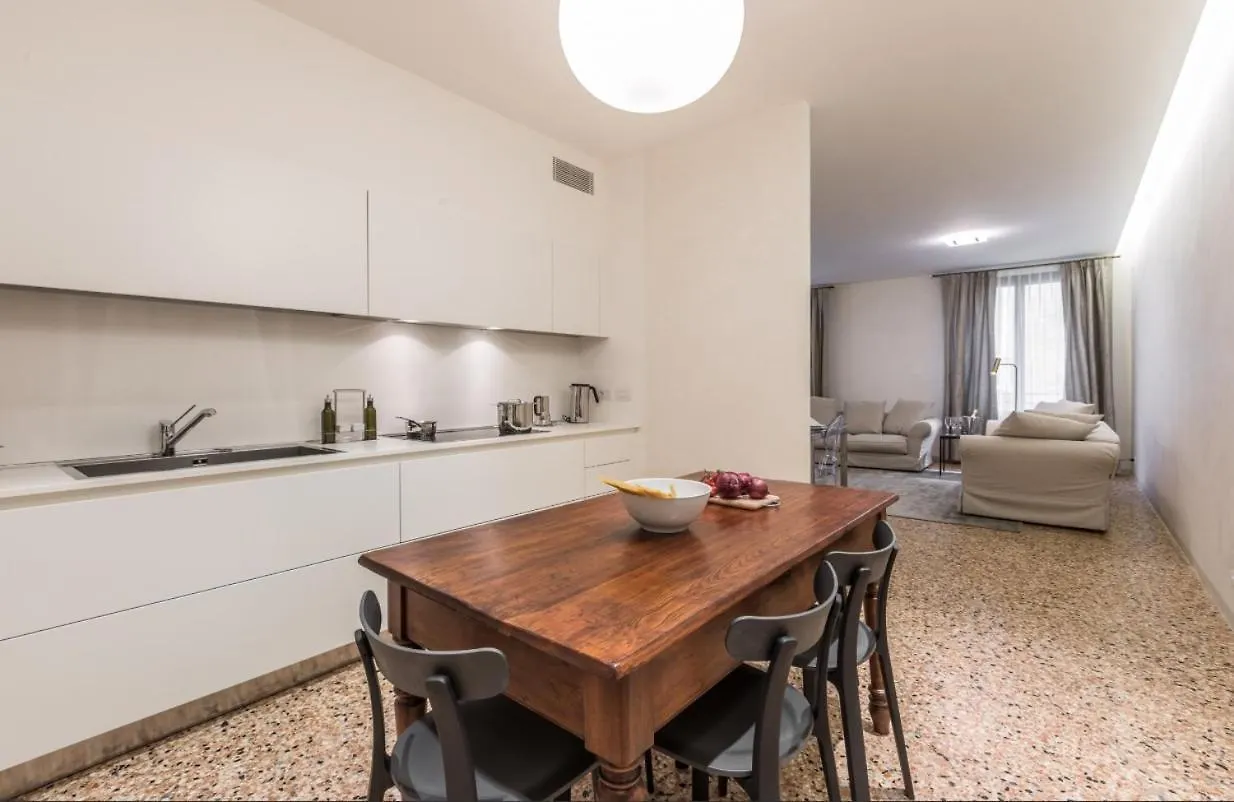 Scaleter - A Fine Luxury Apartment In Palazzo With Canal View Venice