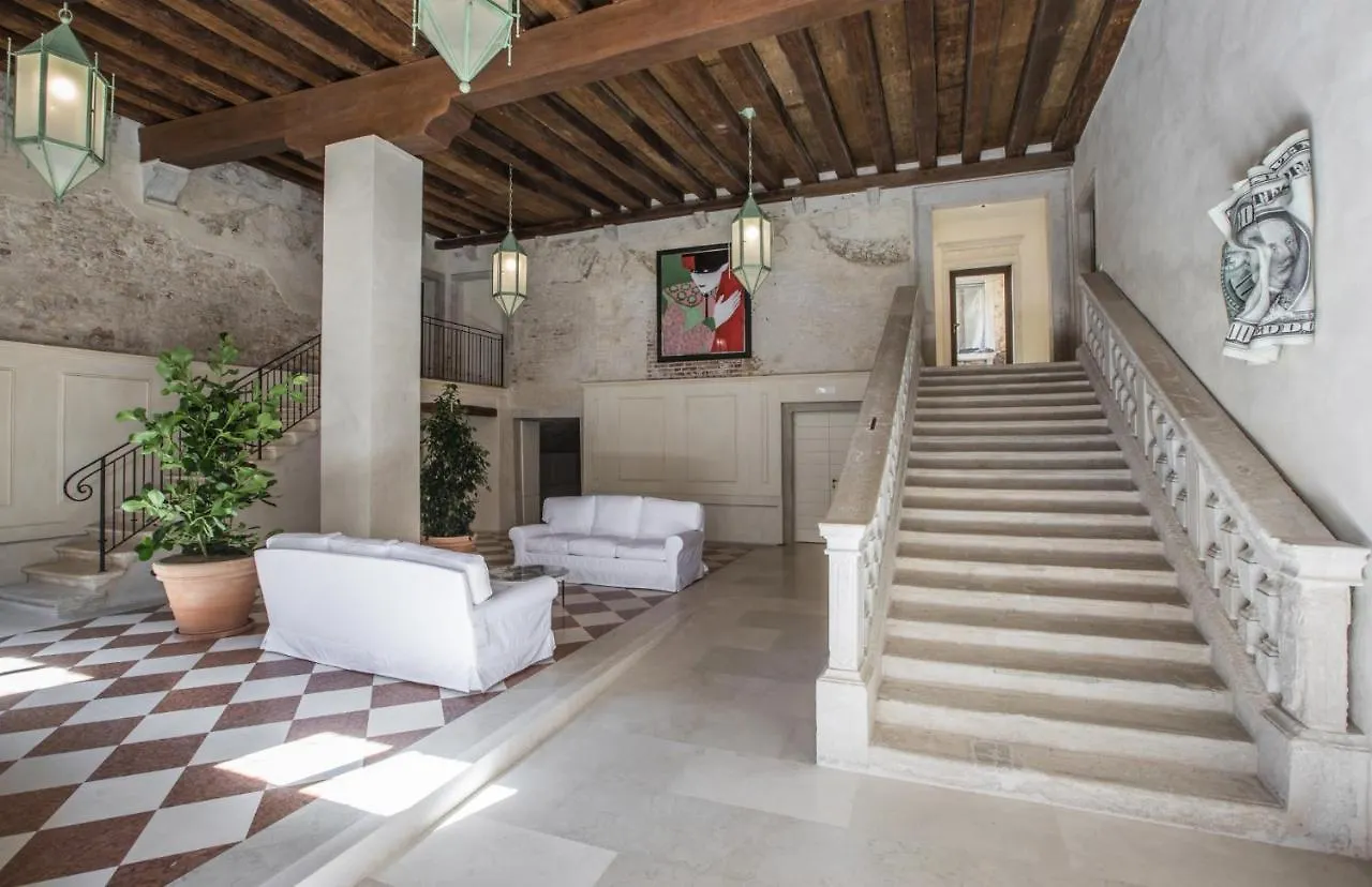 Scaleter - A Fine Luxury Apartment In Palazzo With Canal View Venice Italy
