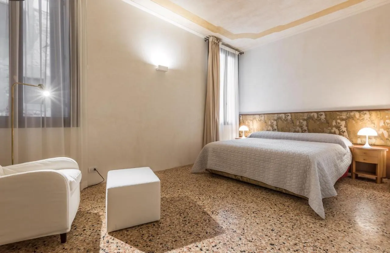 Scaleter - A Fine Luxury Apartment In Palazzo With Canal View Venice